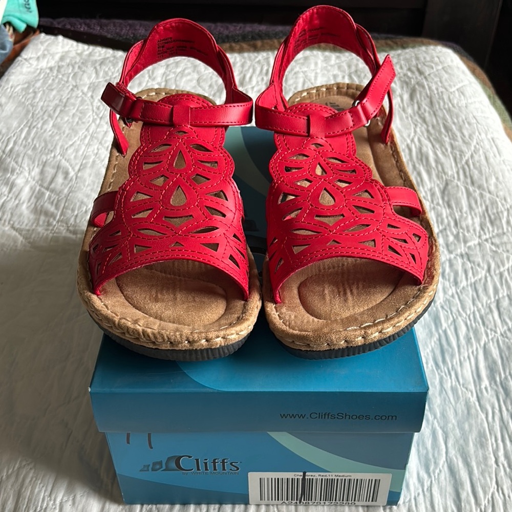 Cliffs by White Mountain Sandals